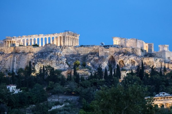 Η Φωτογραφία της Ημέρας: Η Ακρόπολη πριν... υποδεχτεί την Πανσέληνο!