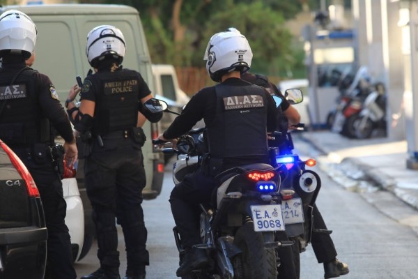 Θρίλερ στη Θεσσαλονίκη: Πατέρας σκότωσε τη 42χρονη κόρη του και επιχείρησε να αυτοκτονήσει στη συνέχεια - «Είχε σκλήρυνση, δεν άντεχα να την βλέπω έτσι» (video)