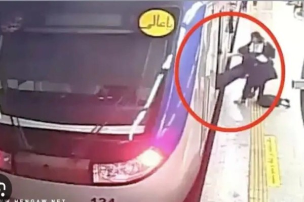 Ιράν: Χτύπησαν 16χρονη στο μετρό επειδή δεν φορούσε μαντίλα και την άφησαν αναίσθητη - Το σοκαριστικό βίντεο