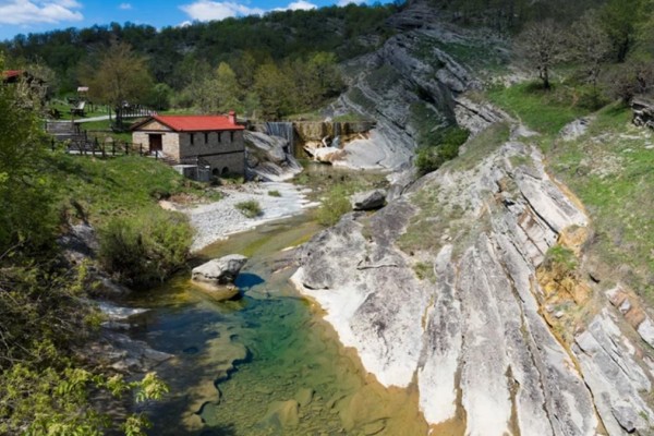 Χρυσαυγή: Το ορεινό χωριό της Μακεδονίας που είναι βγαλμένο από παραμύθι