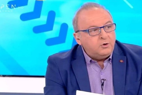 Δημήτρης Καμπουράκης: Δύσκολες ώρες για τον παρουσιαστή - Η στιγμή που αποχώρησε από το πλατό του OPEN λόγω αδιαθεσίας (video)