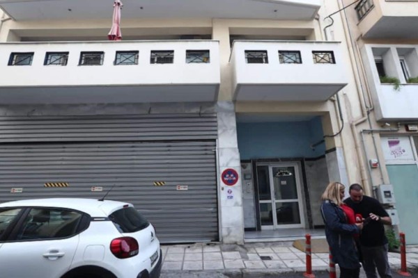 Οικογενειακό έγκλημα στη Θεσσαλονίκη: «Ήθελε να ζήσει – Τελείως εγωιστική η πράξη του», λέει γείτονας για τον πατέρα που σκότωσε την 42χρονη κόρη του