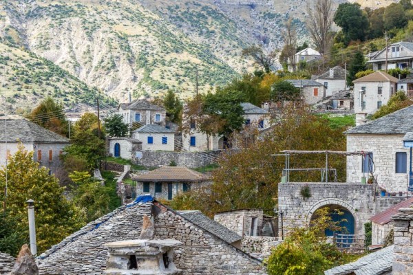 Καλαρρύτες: Το ορεινό χωριό των Ιωαννίνων που είναι βγαλμένο από καρτ ποστάλ
