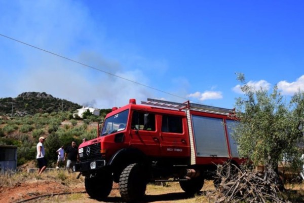 Φωτιά τώρα στη Νάξο - Επιχειρούν και εναέριες δυνάμεις