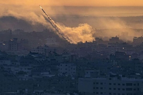 Πόλεμος στο Ισραήλ: Νέα επίθεση με 150 ρουκέτες της Χαμάς στο Τελ Αβίβ - Ακούστηκαν σειρήνες στο κέντρο της πόλης