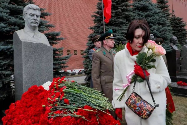 «Επέστρεψε» στη Ρωσία ο Στάλιν – Έχουν τοποθετηθεί 110 μνημεία του στη χώρα και ο αριθμός τους αυξάνεται