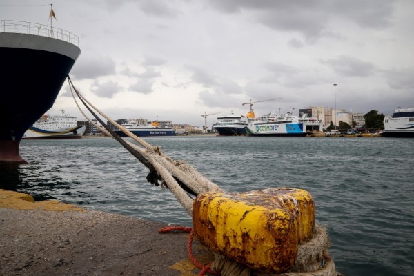 «Θερίζουν» οι άνεμοι: Απαγορευτικό απόπλου σε αρκετά λιμάνια της χώρας - Λυσσομανούν τα κύματα