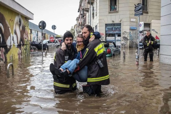 Απίστευτη κακοκαιρία στη Βόρεια Ιταλία: Υπερχείλισε η λίμνη Κόμο, πλημμύρες σε Μιλάνο και Βενετία