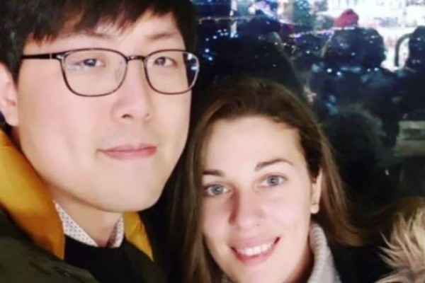 Από την Τρίπολη στην ... Κορέα: Η Άρτεμις Ντρούλια γνωρίστηκε μέσω διαδικτύου με τον σύζυγό της και ζει πλέον μόνιμα στη Σεούλ! (video)