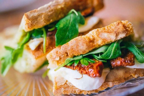 Θα ξεχάσεις το σουβλάκι: Εδώ θα φας τα πιο νόστιμα sandwich της Αθήνας