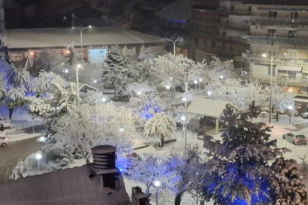 Ο πρώτος χιονιάς του φετινού χειμώνα: Στα λευκά η Βόρεια Ελλάδα - Εντυπωσιακές εικόνες από Φλώρινα, Νυμφαίο, Κοζάνη και Πτολεμαΐδα!