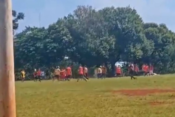 Σοκ στην Αργεντινή: Διαιτητής μαχαίρωσε στο στήθος ποδοσφαιριστή κατά την διάρκεια του αγώνα - Συγκλονιστικό βίντεο