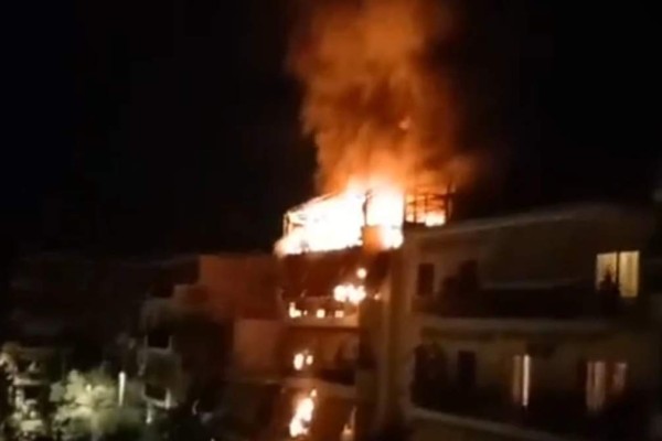 Άνω Πατήσια: Ανατριχιάζει το βίντεο – ντοκουμέντο από τη φωτιά σε διαμέρισμα  – Ούρλιαζε και ζητούσε βοήθεια η γυναίκα που πέθανε