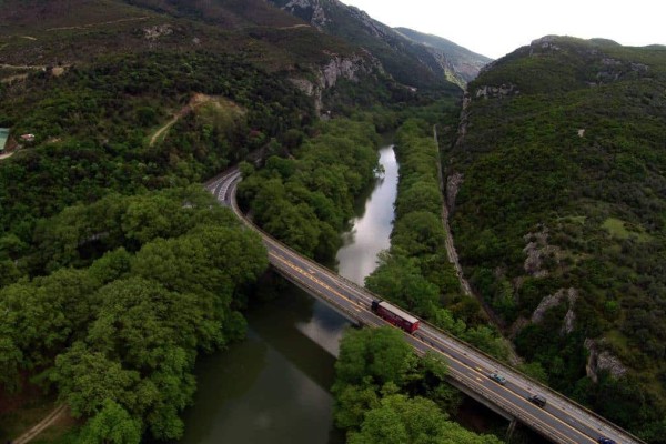 Η φωτογραφία της ημέρας: Η κοιλάδα των Τεμπών από ψηλά