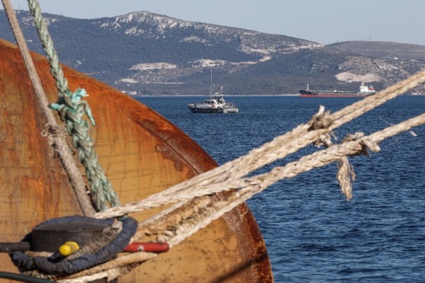 Στιγμές αγωνίας για 41 επιβάτες και 8 μέλη πληρώματος πλοίου στη Ρόδο - Προσέκρουσε στο λιμάνι σου νησιού