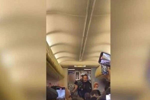 Θρίλερ σε πτήση της Ryanair: Επιβάτες έκαναν ναρκωτικά και παρενοχλούσαν τους υπόλοιπους - Η απόφαση του πιλότου