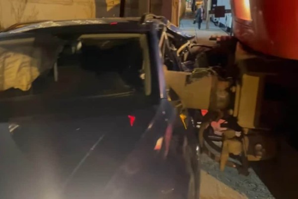Στιγμές τρόμου στη Θεσσαλονίκη: Διερχόμενο τρένο παρέσυρε αυτοκίνητο στη Μοναστηρίου - Πώς συνέβη το ατύχημα
