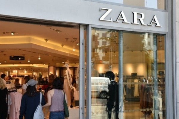 Όλοι θα νομίζουν ότι τα χρυσοπλήρωσες: 5 φορέματα από το ZARA με 22,99 ευρώ που θα σε βγάλουν ασπροπρόσωπη τις γιορτές
