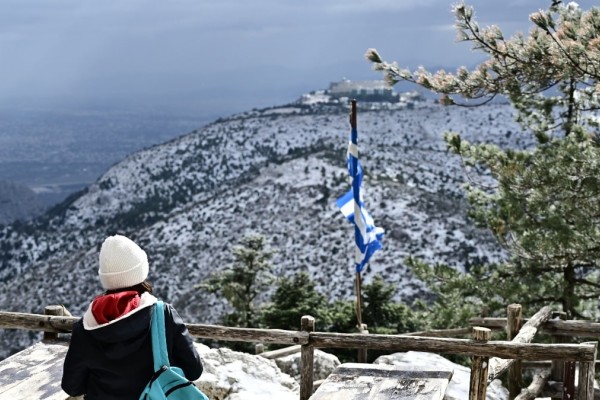 Η φωτογραφία της Ημέρας: Στα «λευκά» η Πάρνηθα μετά τα πρώτα χιόνια 