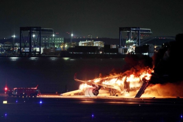 Τραγωδία στο Τόκιο: 5 νεκροί στο αεροπλάνο της ακτοφυλακής - Συγκρούστηκε με το επιβατικό της Japan Airlines (video)