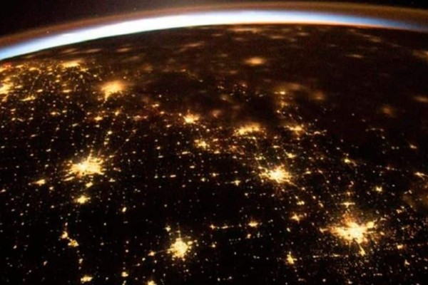 Έλαμψε όλη η Γη: Εντυπωσιακές εικόνες της NASA από τον ερχομό του 2024