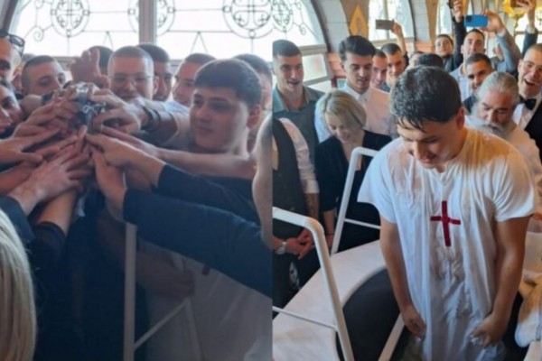 Δάκρυα συγκίνησης: 20χρονος έγινε χριστιανός με…27 νονούς σε μια συγκινητική τελετή στο Ναύπλιο