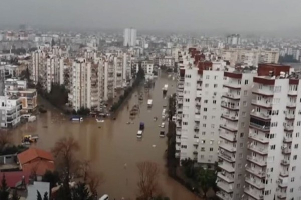Αττάλεια: Απόκοσμες εικόνες καταστροφής από την κακοκαιρία - Πλημμύρισαν δρόμοι και σπίτια, ένας νεκρός (video)