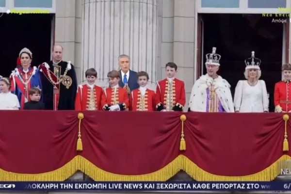 Νέο έπος Ευαγγελάτου: Ανέβηκε στο μπαλκόνι του Μπάκιγχαμ με όλη τη βασιλική οικογένεια!