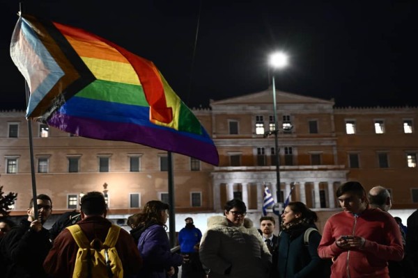 Έγραψε ιστορία η Ελλάδα: Πρώτη ορθόδοξη χώρα που νομιμοποιεί τον γάμο των ομόφυλων ζευγαριών - Ποιοι είναι οι 176 βουλευτές που ψήφισαν «ΝΑΙ», τα «ΟΧΙ» και οι αποχές (video)