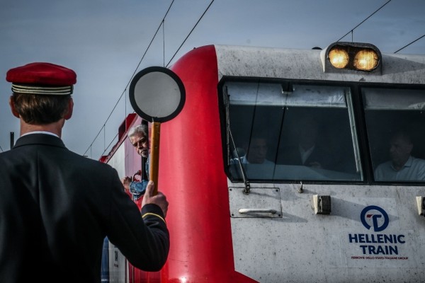 Hellenic Train: Ακινητοποιήθηκε αμαξοστοιχία λόγω φωτιάς που ξέσπασε - Εκκένωσαν τα βαγόνια οι επιβάτες