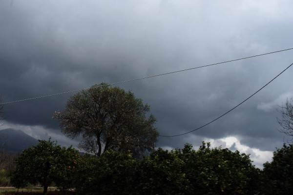 Έκτακτο δελτίο επιδείνωσης καιρού: Έρχεται η κακοκαιρία Emil - Ισχυρές βροχές και καταιγίδες, κεραυνοί και χαλάζι για το επόμενο 48ωρο