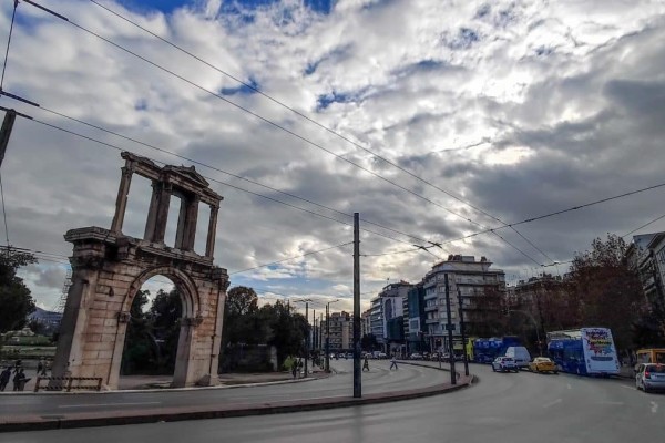 Καιρός σήμερα 4/2: Μικρή άνοδος της θερμοκρασίας με αραιές νεφώσεις στην Αττική - Αναλυτική πρόγνωση