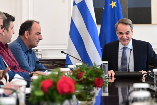 Το ανακοίνωσε ο Μητσοτάκης: Φθηνότερο ρεύμα για όλους τους αγρότες για 2+8 χρόνια – Προκαταβολή του ΕΦΚ 40 εκατ. ευρώ στα τέλη Μαρτίου!