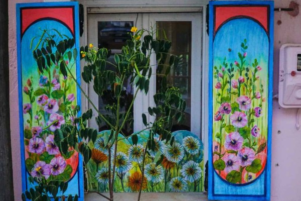 Η φωτογραφία της ημέρας: Ένα διαφορετικό παράθυρο στο χωριό «Νύμφες» της Κέρκυρας