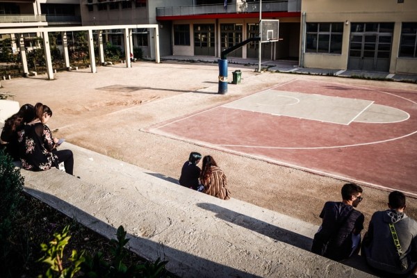 Τηλεφωνήματα για βόμβες σε σχολεία σε Χαϊδάρι και Περιστέρι - Εκκενώθηκαν τα κτήρια