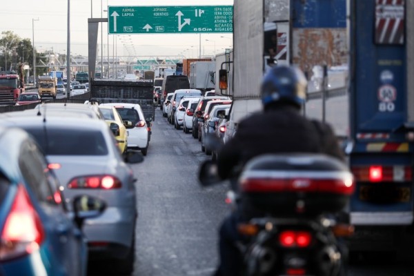 Κίνηση τώρα: Κυκλοφοριακό αλαλούμ και προβλήματα σε πολλούς δρόμους της Αθήνας