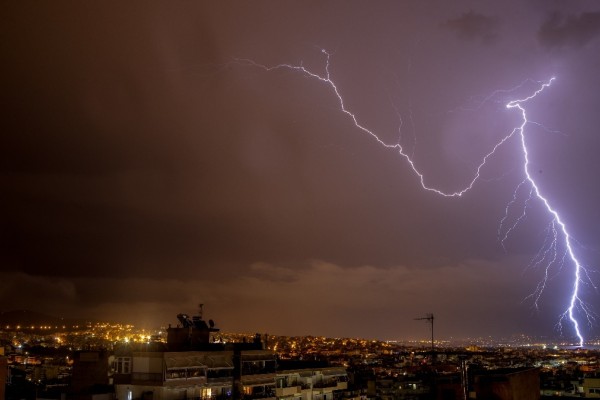 Όταν η φύση «μιλάει»: Κεραυνός σχημάτισε έναν αριθμό στον ουρανό του Ισραήλ (photo)