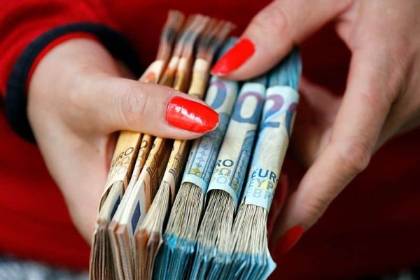Έχεις “μαύρα” λεφτά; Την πάτησες άσχημα -Τέλος τα μετρητά στην Ελλάδα, το τσουχτερό πρόστιμο που πρέπει να πληρώσεις