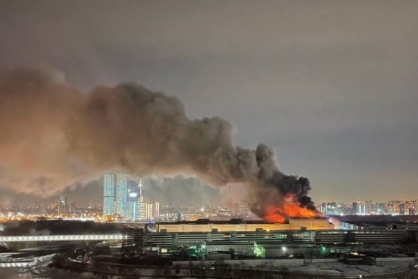 Μακελειό σε συναυλιακό χώρο της Μόσχας: Επίθεση ενόπλων και φωτιά σε κτίριο - Τουλάχιστον 12 οι νεκροί (video)