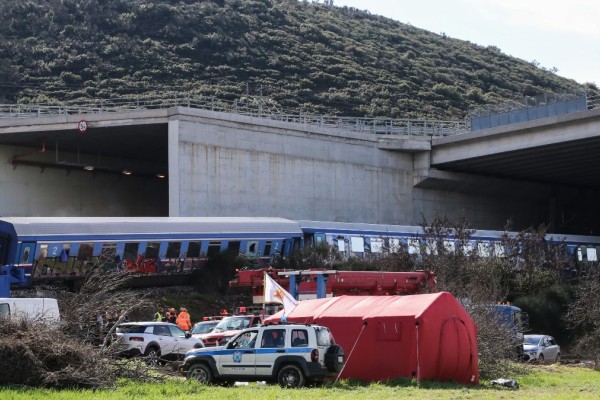 Τραγωδία στα Τέμπη: Ούτε μία ούτε δύο, αλλά 20 ελλείψεις οδήγησαν στο δυστύχημα - Οι ευθύνες και η εικόνα που δείχνει πώς κονιορτοποιήθηκαν τα βαγόνια