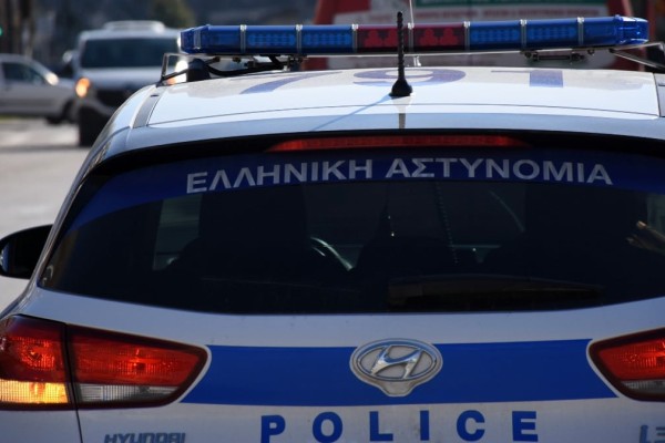 Πυροβολισμοί στο Ηράκλειο: «Γάζωσαν» αυτοκίνητο με καλάσνικοφ - Πληροφορίες για τραυματίες 