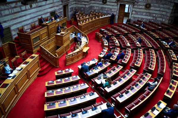 Διαζύγιο-βόμβα πασίγνωστου Έλληνα πολιτικού!