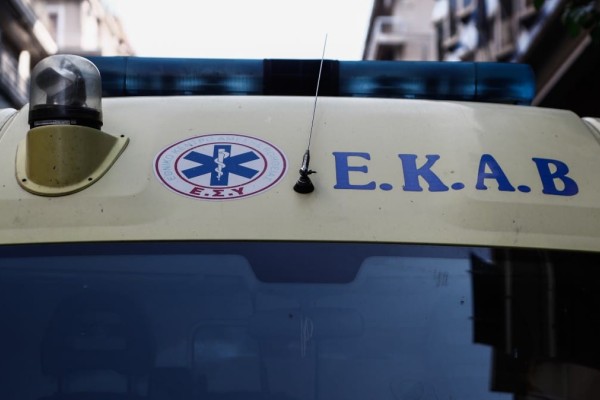 Θρίλερ στη Θεσσαλονίκη: Αυτοκίνητο «καρφώθηκε» σε αποθήκη - Ο οδηγός πέθανε ακαριαία