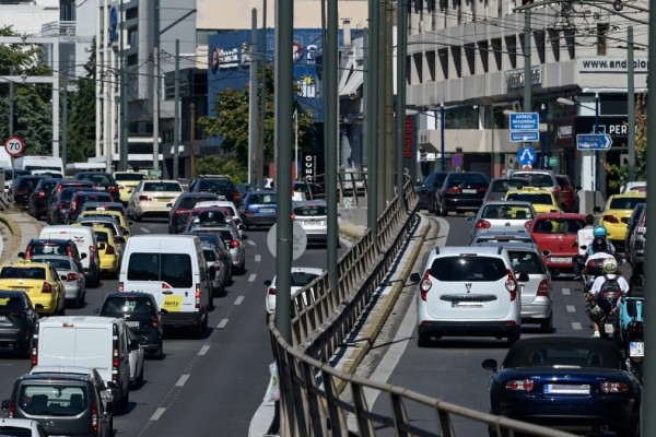 Κίνηση τώρα: Μποτιλιάρισμα σε Κηφισό και Κηφισίας - Σύγκρουση αυτοκινήτων στην Αττική Οδό (video)