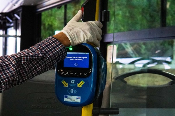 Αλλάζουν όλα στα ΜΜΜ της Αθήνας: Τέλος τα εισιτήρια στο λεωφορείο - Ξεκίνησαν οι πληρωμές με τραπεζικές κάρτες, έρχονται και στο Μετρό (video)