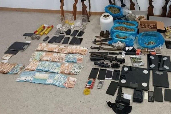  Περιστέρι: Συνελήφθη σπείρα που διακινούσε ναρκωτικά - Εντοπίστηκαν 3 κιλά ηρωίνης και όπλο