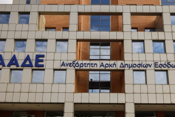 Εφορία: Εξονυχιστικοί έλεγχοι σε επαγγελματίες που διαφωνούν με τον τεκμαρτό φόρο - Τι προβλέπει η νομοθεσία