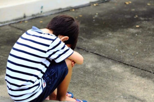 Ηράκλειο: Στα όρια της ανευθυνότητας οι γονείς ενός 3χρονου - Του έδωσε να το φυλάει και το έχασε