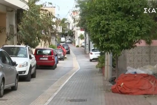 Ντροπή στο Πέραμα: Έφτιαξαν μονοπάτι για τυφλούς στη μέση του δρόμου (video)