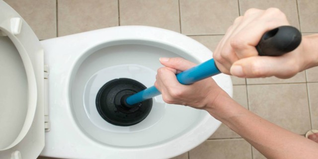 8 Πράγματα που δεν πρέπει να ρίχνετε στην τουαλέτα